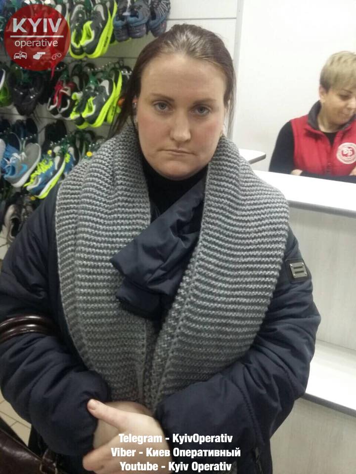 В київському супермаркеті "засікли" злодійку (відео)