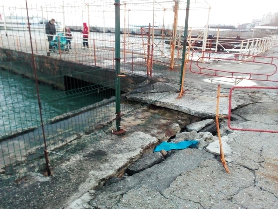 "Серый асфальт настоящего": жительница Крыма показала фото разрушенной набережной Ялты