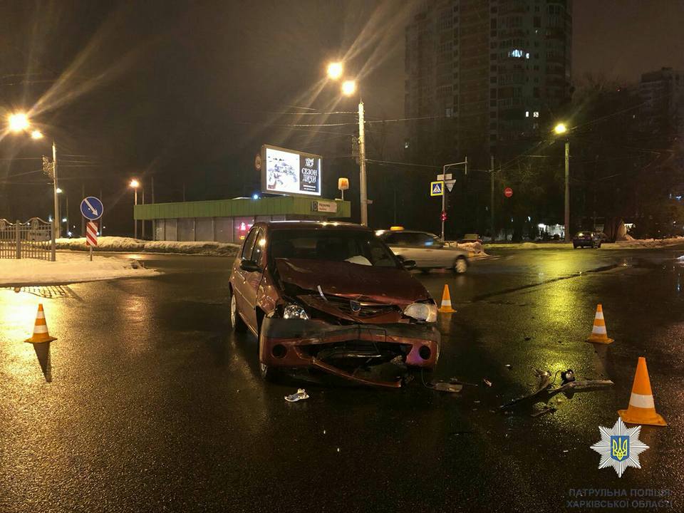 В Харькове подросток на BMW без прав устроил аварию