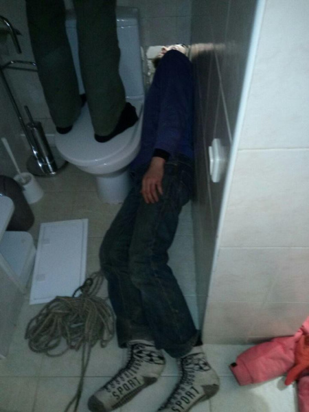 "Шансов на выживание было немного": в Киеве спасли енота (фото)