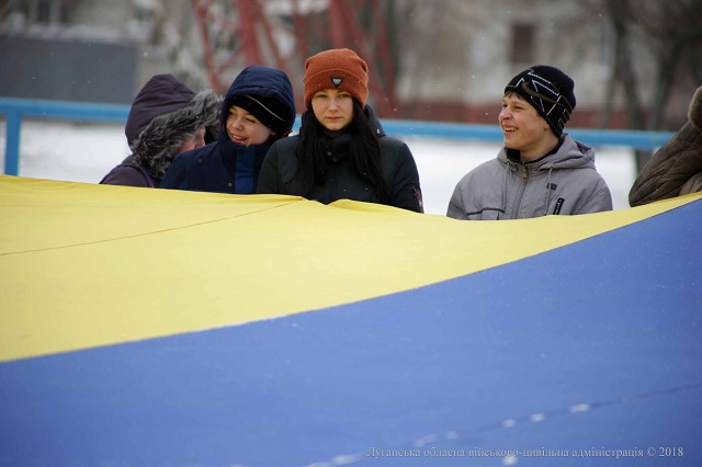 "Луганщина едина, Крым - это Украина": в Северодонецке прошла акция против выборов президента РФ на оккупированных территориях