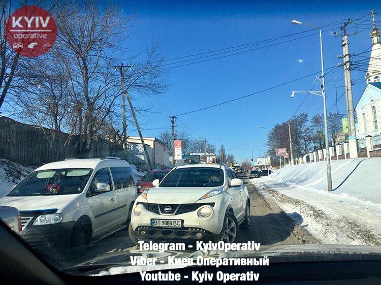 "Плевать она хотела": под Киевом пожаловались на дерзкую женщину-водителя (фото)