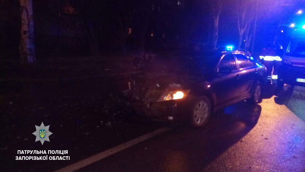 В Запорожье в пьяного водителя без документов врезалось другое авто