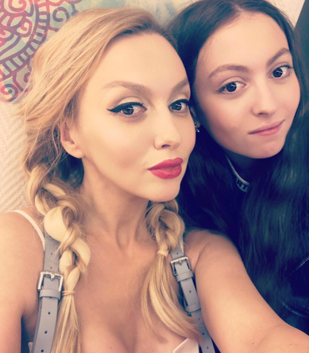 Оля Полякова с дочкой Машей