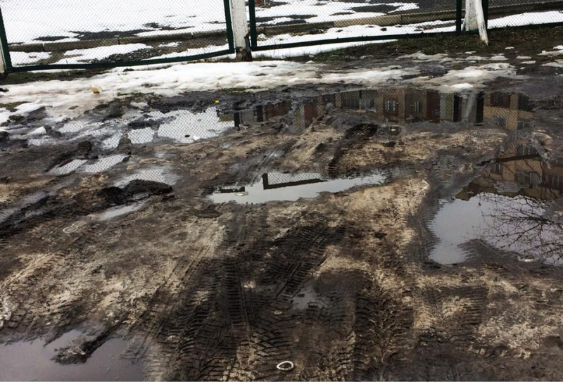 "Везде такая картина": в Киеве пожаловались на грязь от автомобилей (фото)