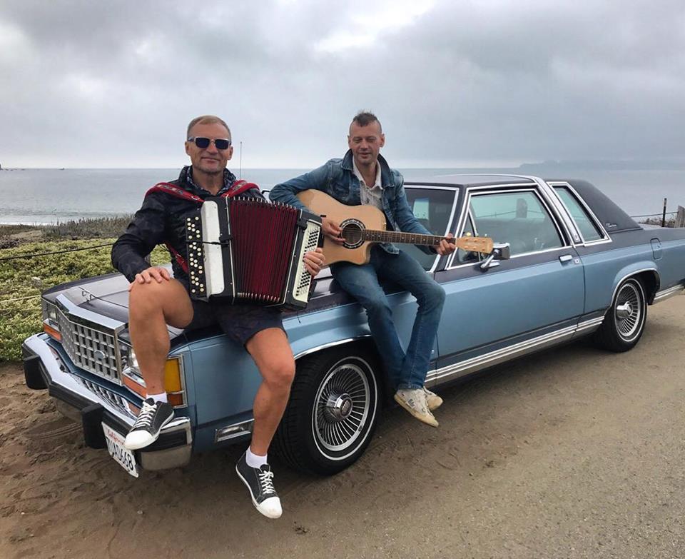 "Мені тоді було всього 7 років": Олег Скрипка показав цінний подарунок від батька (фото)