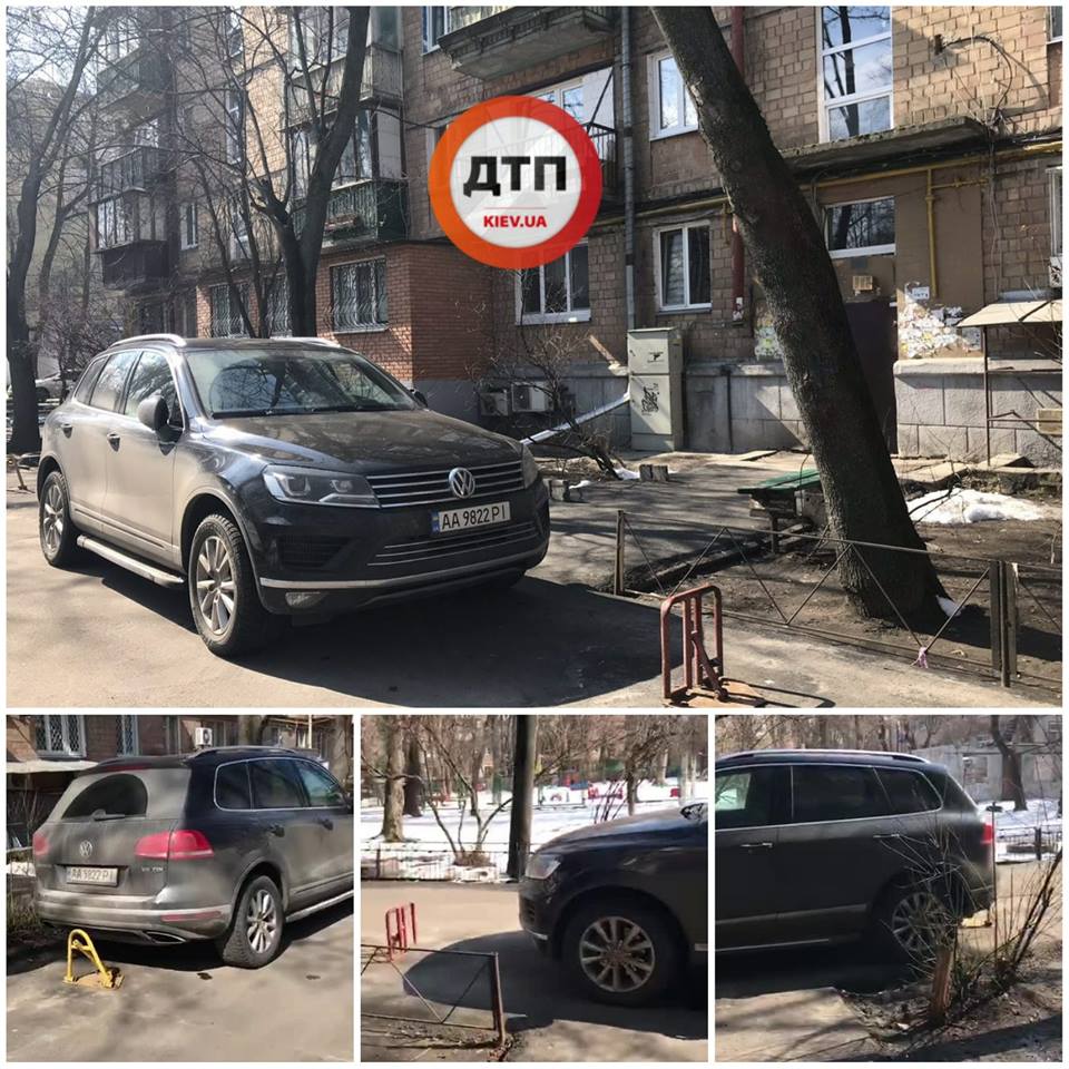 "Запечатал подъезд с живыми людьми": в Киеве "автохам" заблокировал проход у дома