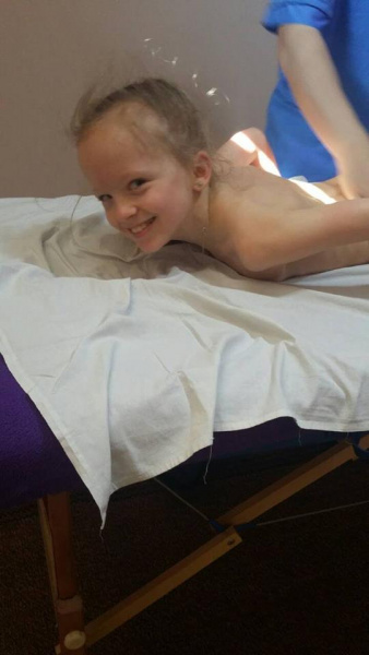 Хочу ходити: сестри-двійнята з ДЦП терміново потребують допомоги