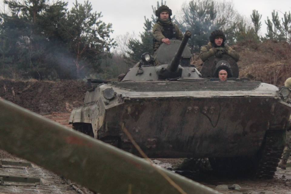 "Ворог буде знищений": в мережі показали видовищні навчання українських танкістів