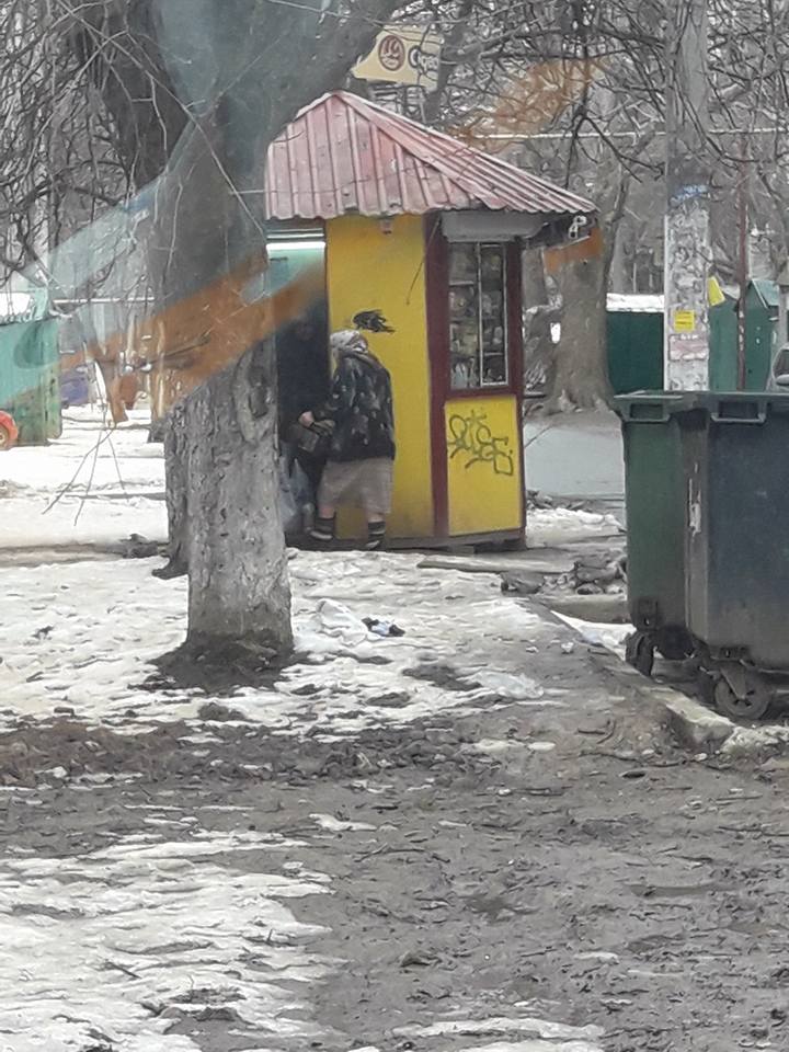 В Одессе в МАФ доставили хлеб из мусорника: в сети возмущены