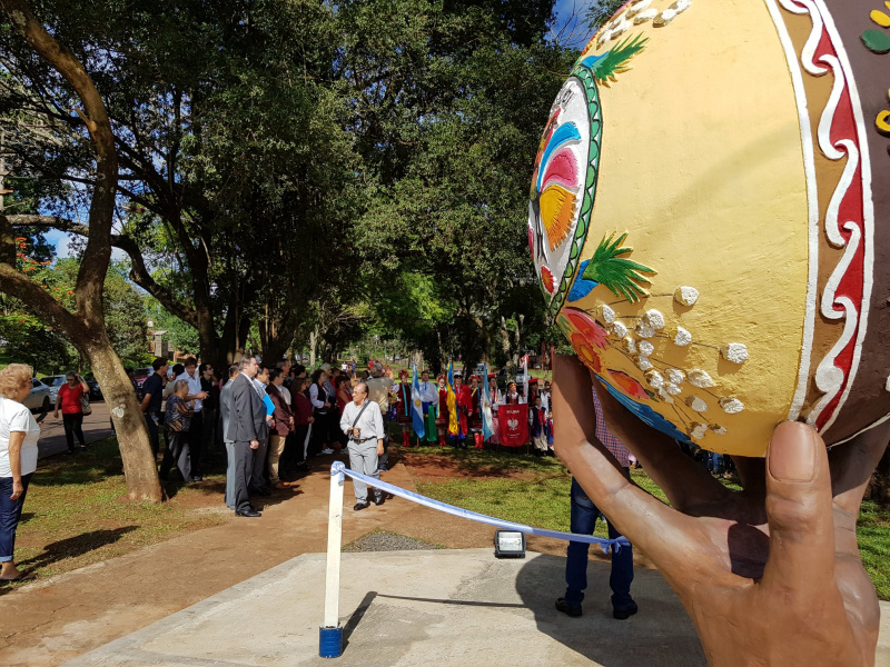 В Аргентине установили огромную украинскую писанку (фото)