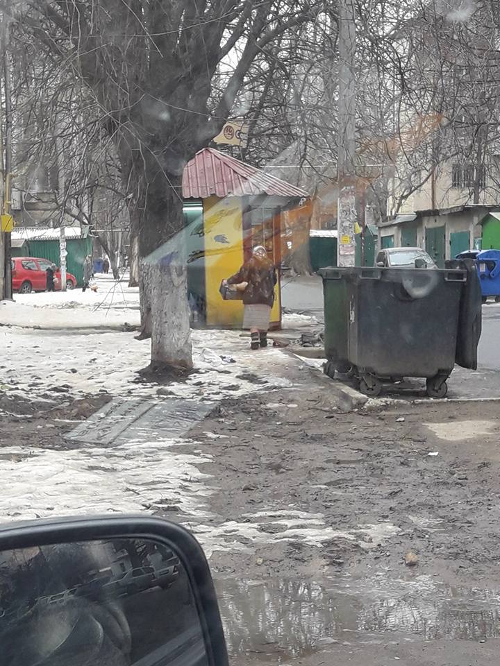 В Одессе в МАФ доставили хлеб из мусорника: в сети возмущены
