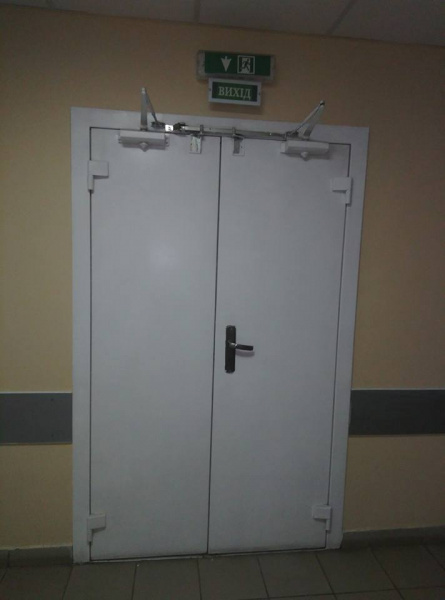 &quot;И так везде&quot;: в Киеве проверили аварийные выходы в детской больнице (фото)