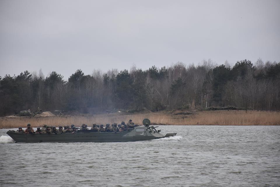 "Ворог буде знищений": в мережі показали видовищні навчання українських танкістів