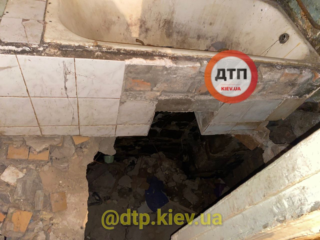 В центре Киева обрушился пол в жилом доме: что известно