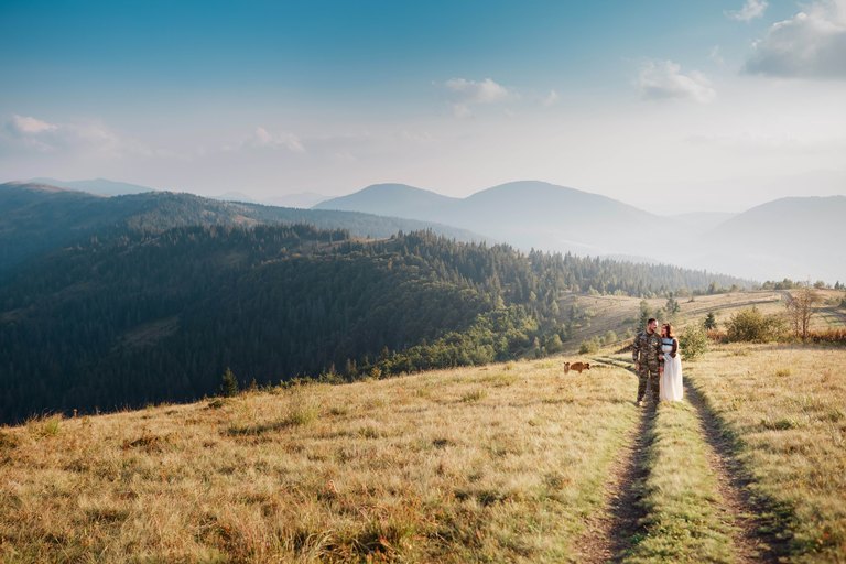 Украинская певица и герой АТО показали свою историю любви