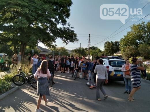 У Сумах люди перекрили залізницю через зґвалтування дитини (фото)