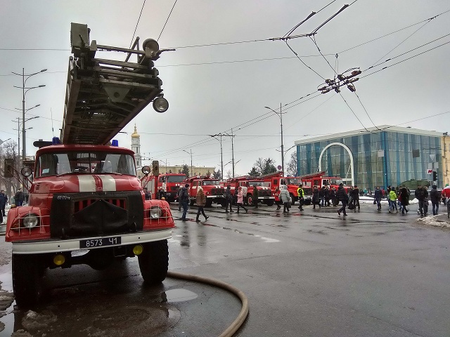 Десятки пожарных и скорые: в центре Харькова тушили пожар