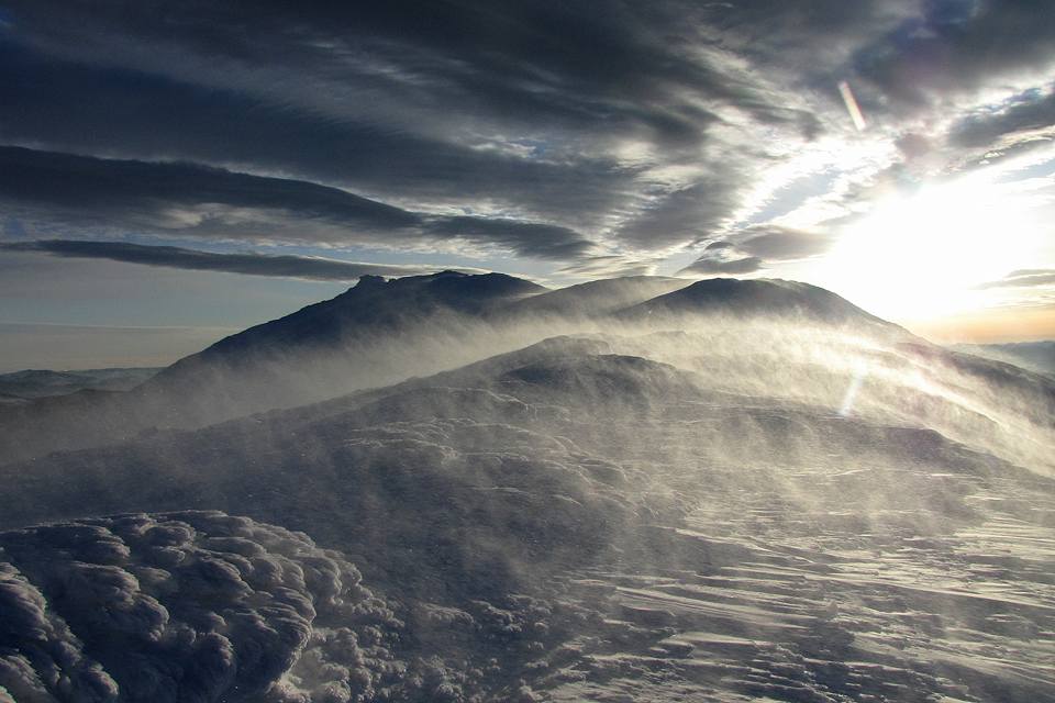 У мережі показали "шалені" краєвиди засніжених Карпат (фото)