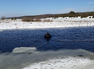 На Волині рятувальники три доби шукають тіло підлітка, який провалився під лід