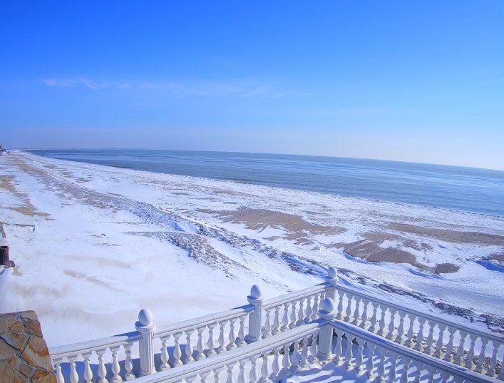 Холодна краса: чарівні знімки зимового Азовського моря