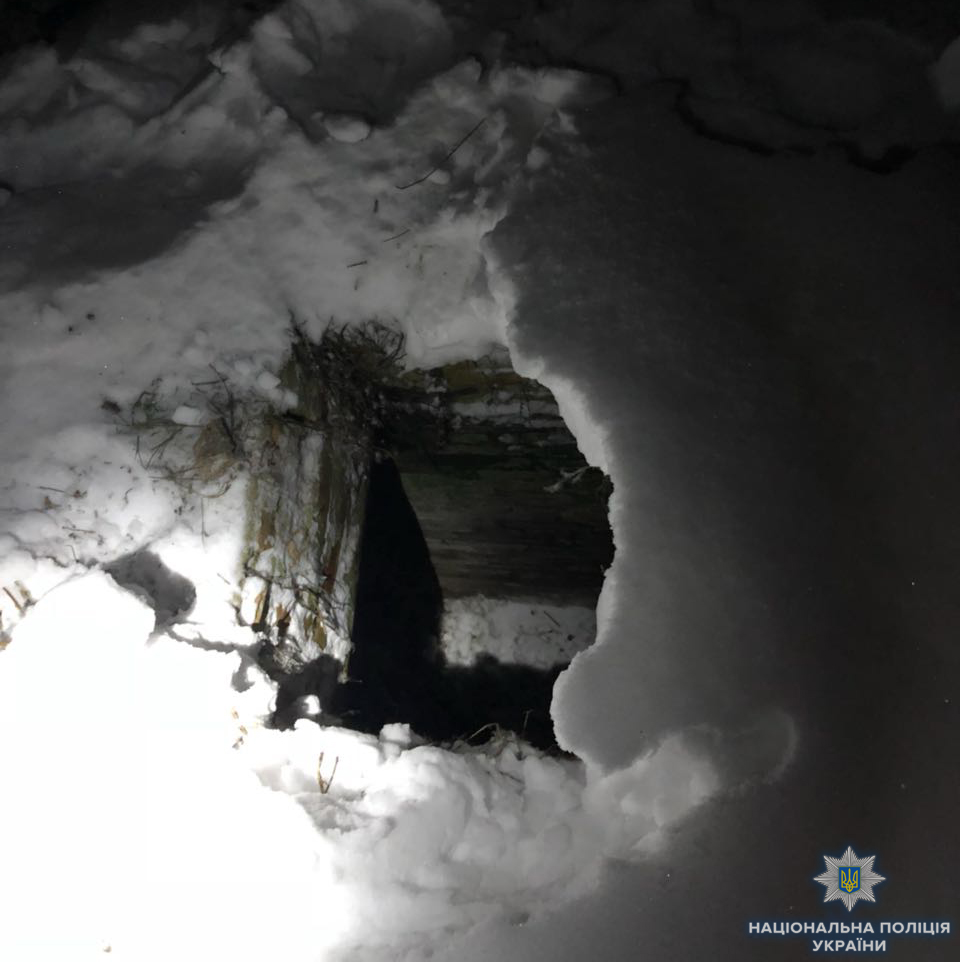 В Кировоградской области ребенок провалился в яму и не смог выбраться (фото)