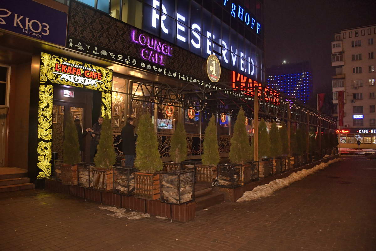 У київському ресторані 14 чоловіків влаштували бійню через дівчину (фото)