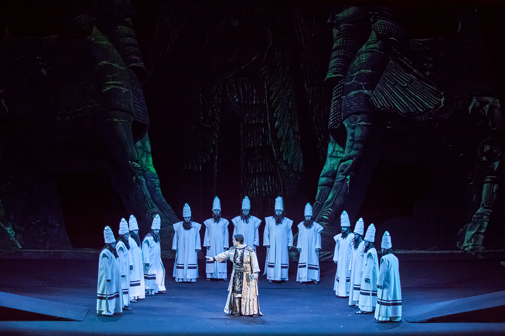 Опера без звука: Национальная опера Украины присоединилась к проекту о потере слуха