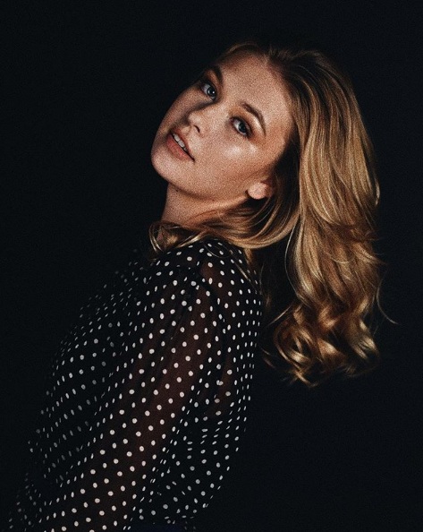 "Копия мамы": повзрослевшая дочь Брежневой восхитила поклонников яркими фото