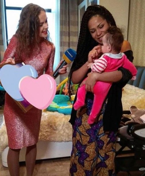 Известная певица впервые показала свою маленькую дочь на ТВ (фото)