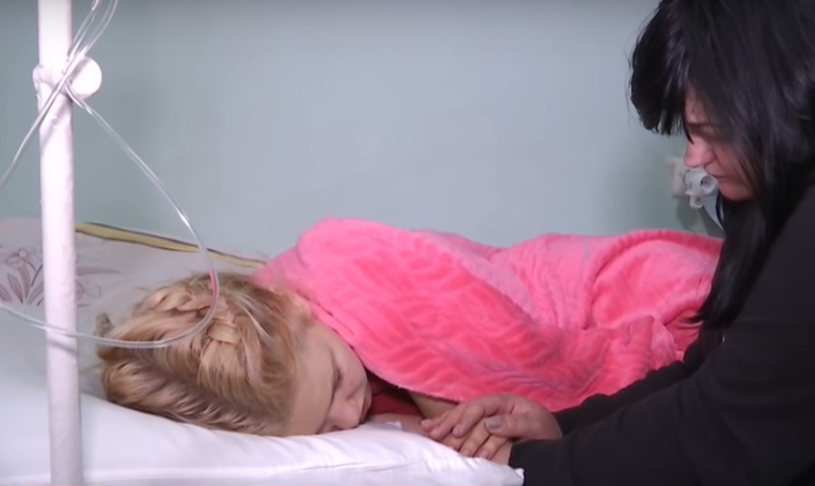 &quot;Ничего не ест&quot;: ЧП с выпавшей из маршрутки школьницей получило продолжение (видео)