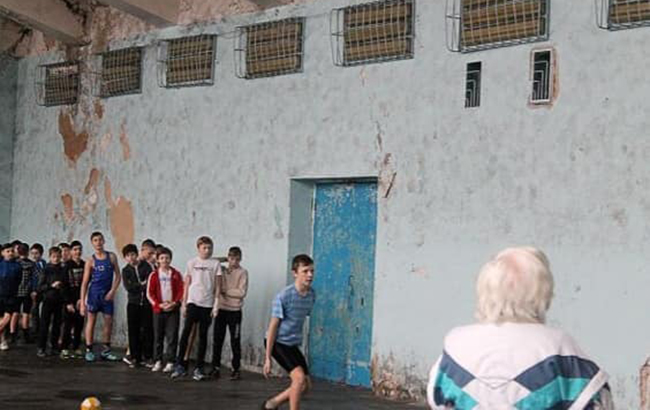 "Жах і ганьба": в мережі шоковані станом спортзалу в Кривому Розі