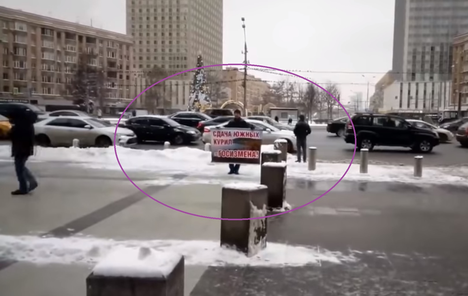 Главарь террористов Игорь Гиркин-Стрелков вышел на одиночный &quot;пикет&quot; в Москве (видео)