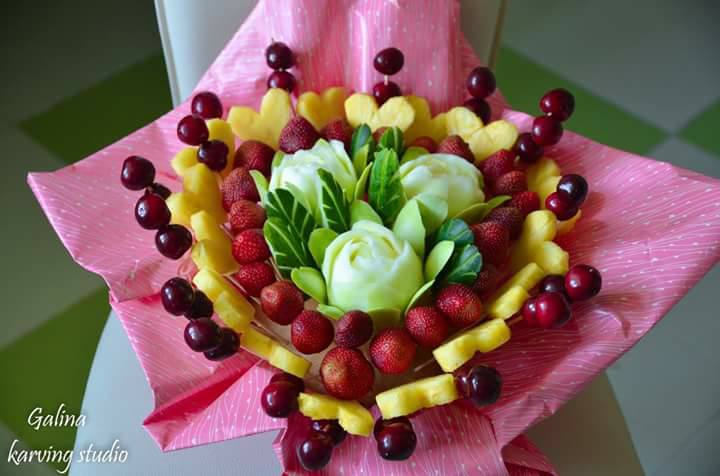 Украинка создает впечатляющие съедобные букеты (фото)