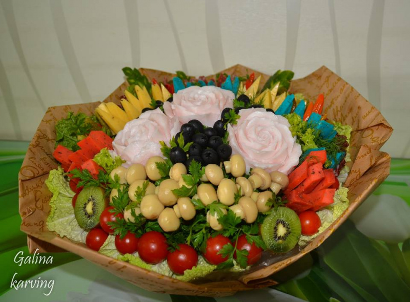 Украинка создает впечатляющие съедобные букеты (фото)