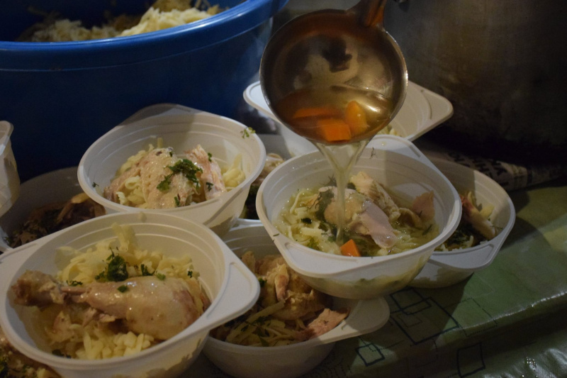 &quot;Воювати легше&quot;: в мережі показали, як годують бійців АТО (фото)