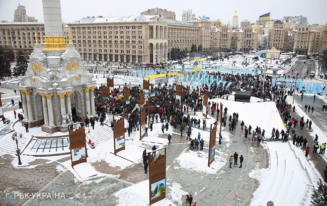 Как в Киеве активисты протестовали против выборов президента в РФ: яркий фоторепортаж