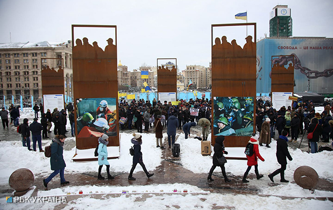 Как в Киеве активисты протестовали против выборов президента в РФ: яркий фоторепортаж