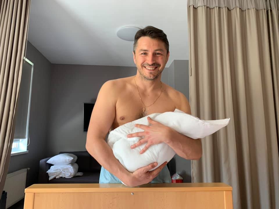 Сергей Притула снова стал папой: нежное фото с малышкой на руках