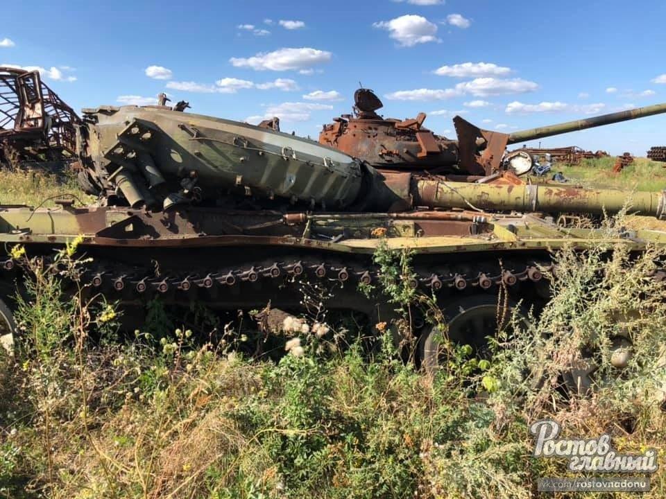 Ни с кем не воюем: появились фото кладбища военной техники под Ростовом