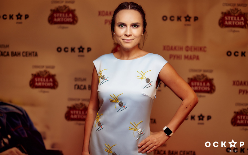 Катя Осадчая, Pianoбой с женой и другие звезды посетили гала-премьеру трагикомедии с Хоакином Фениксом и Руни Марой