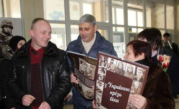 У Запоріжжі презентували унікальний календар, присвячений Майдану і АТО