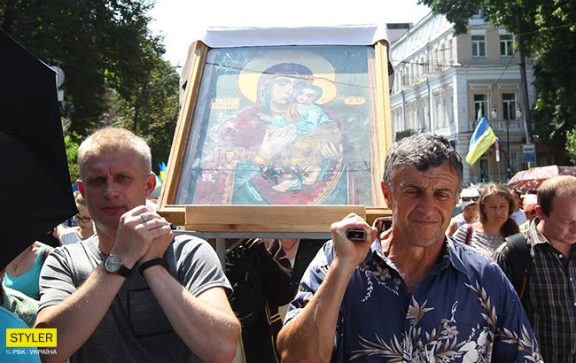 Крестный ход УПЦ КП в Киеве: яркий фоторепортаж с мероприятия