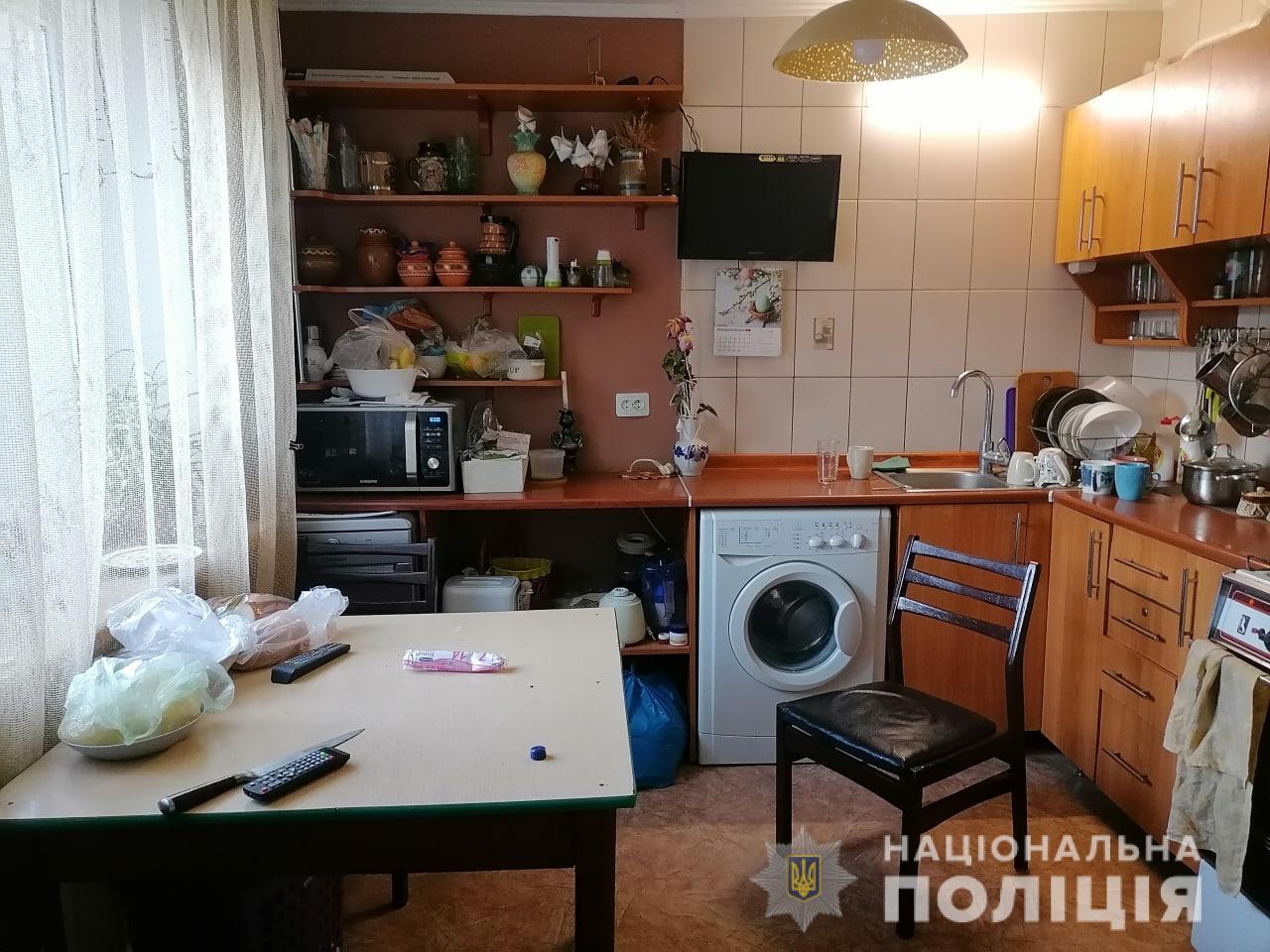Під Рівним жінка встромила ніж у сплячого сина-підлітка: конфліктів у родині не було