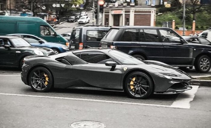 У Києві помітили Ferrari за 14 млн: найдорожчий в країні