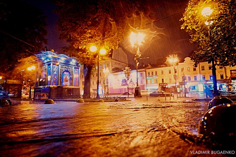 &quot;Украина - морская держава&quot;: появились яркие кадры ночного потопа в Киеве (фото, видео)