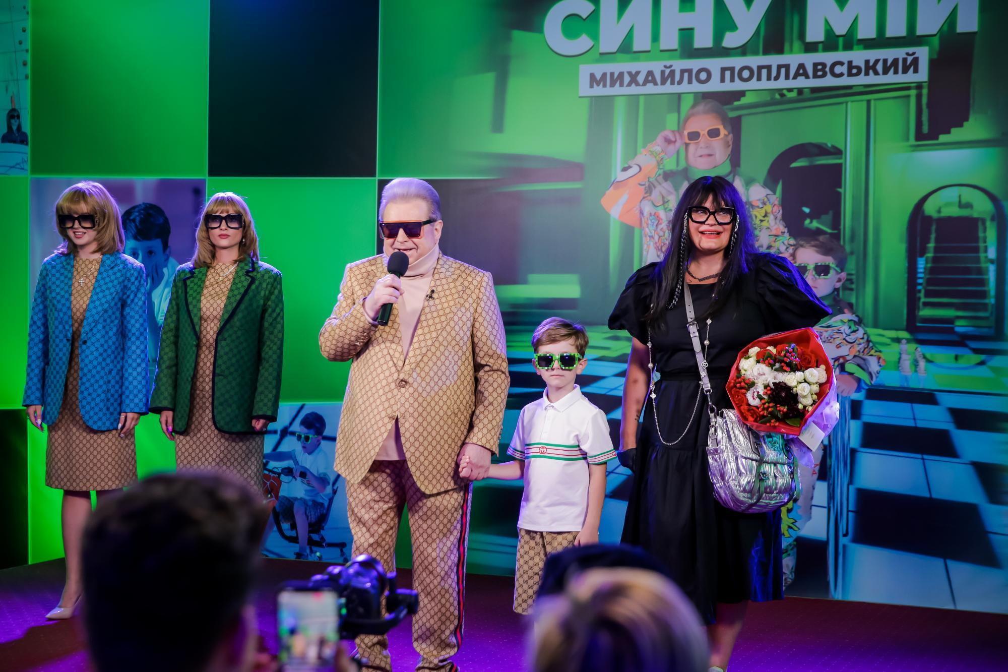 Михайло Поплавський вперше показав онука в новому кліпі