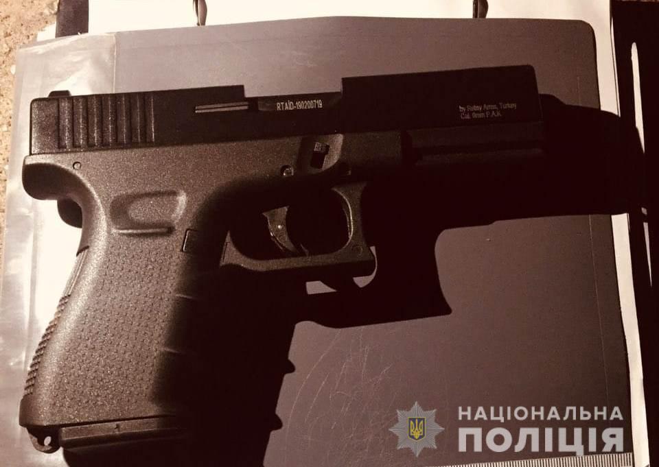 Снимали про экстрасенсов: под Киевом со стрельбой и матюками прогнали журналистов
