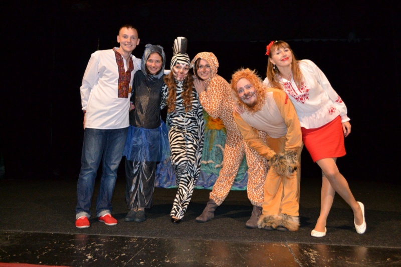 Столичные волонтеры устраивают спектакли для воспитанников интернатов и детских домов