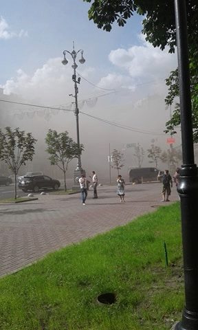 Пожар на Крещатике: Бывший центральный гастроном охватил огонь